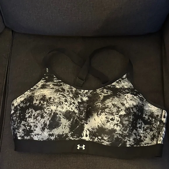 Under Armour Women's Monochrome Sports Bra - Picture 1 of 3
